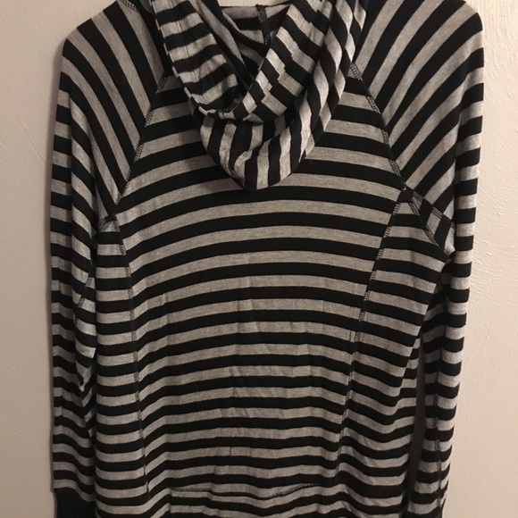 EUC Cable & Gauge black and grey stripped top - Picture 4 of 4